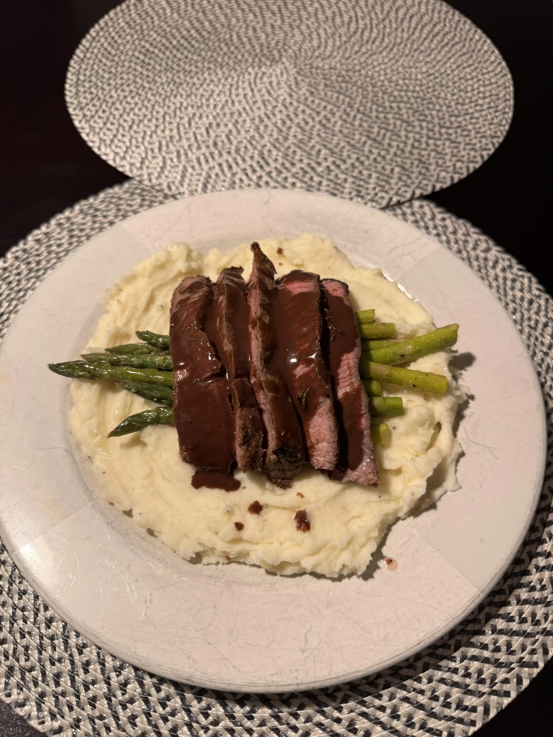 Cinghiale in dolceforte: perché la nonna metteva il cioccolato nel sugo (e il piatto non sa di dolce)