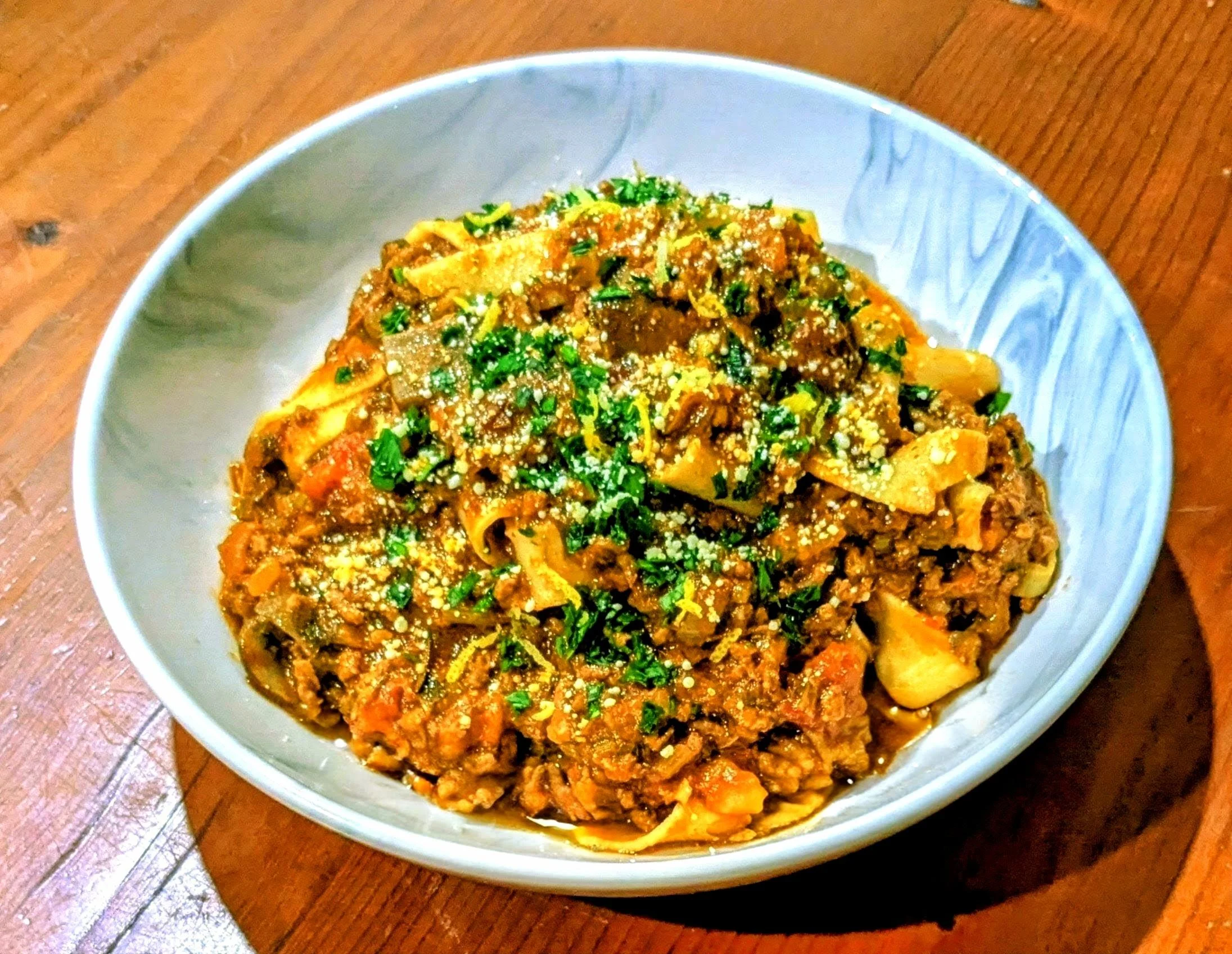 Pappardelle fatte in casa: la larghezza non è estetica, decide quanto ragù resta attaccato