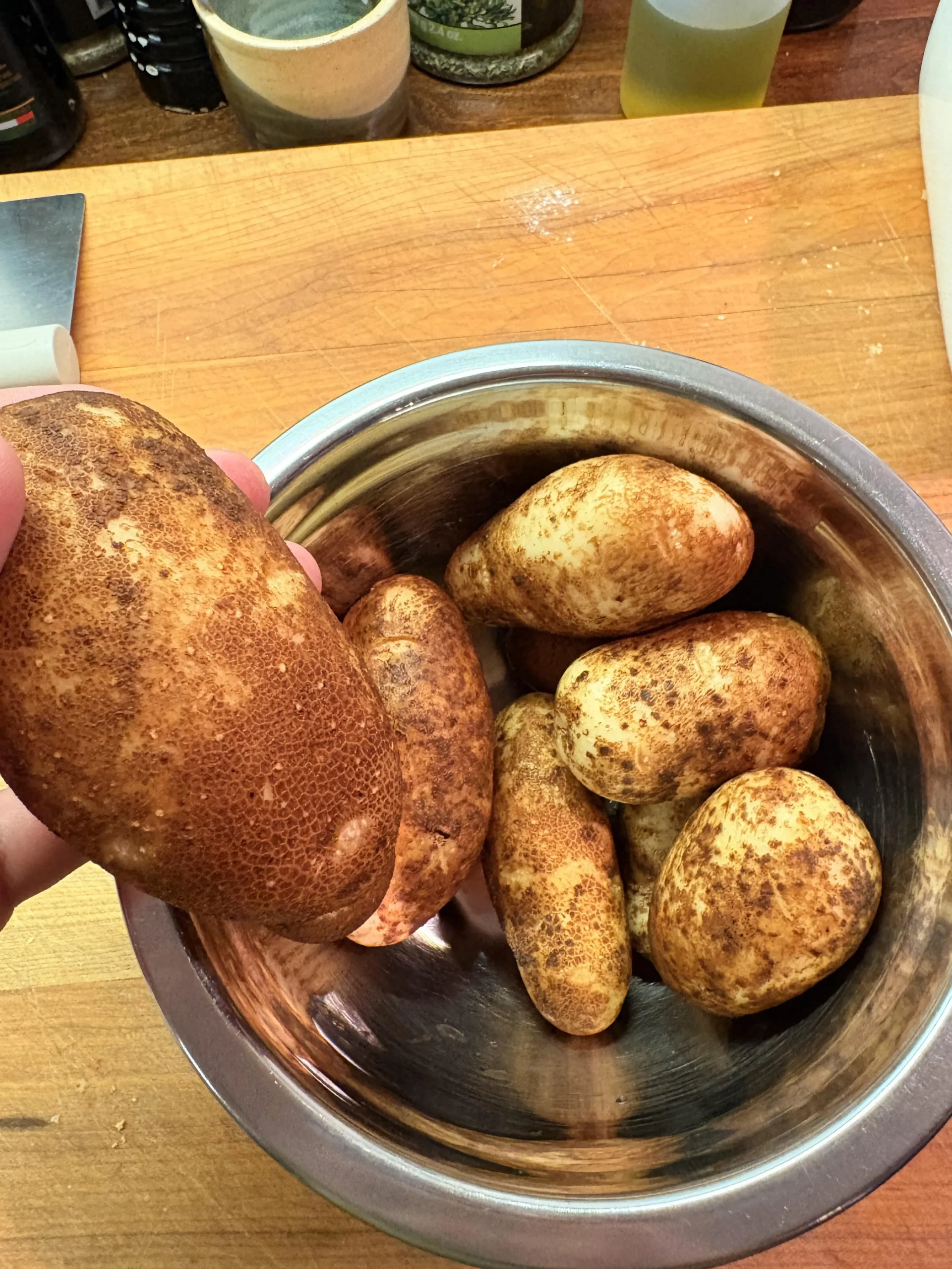 Patate germogliate si possono mangiare? La prova dei 5 minuti per capire quali salvare e quali buttare