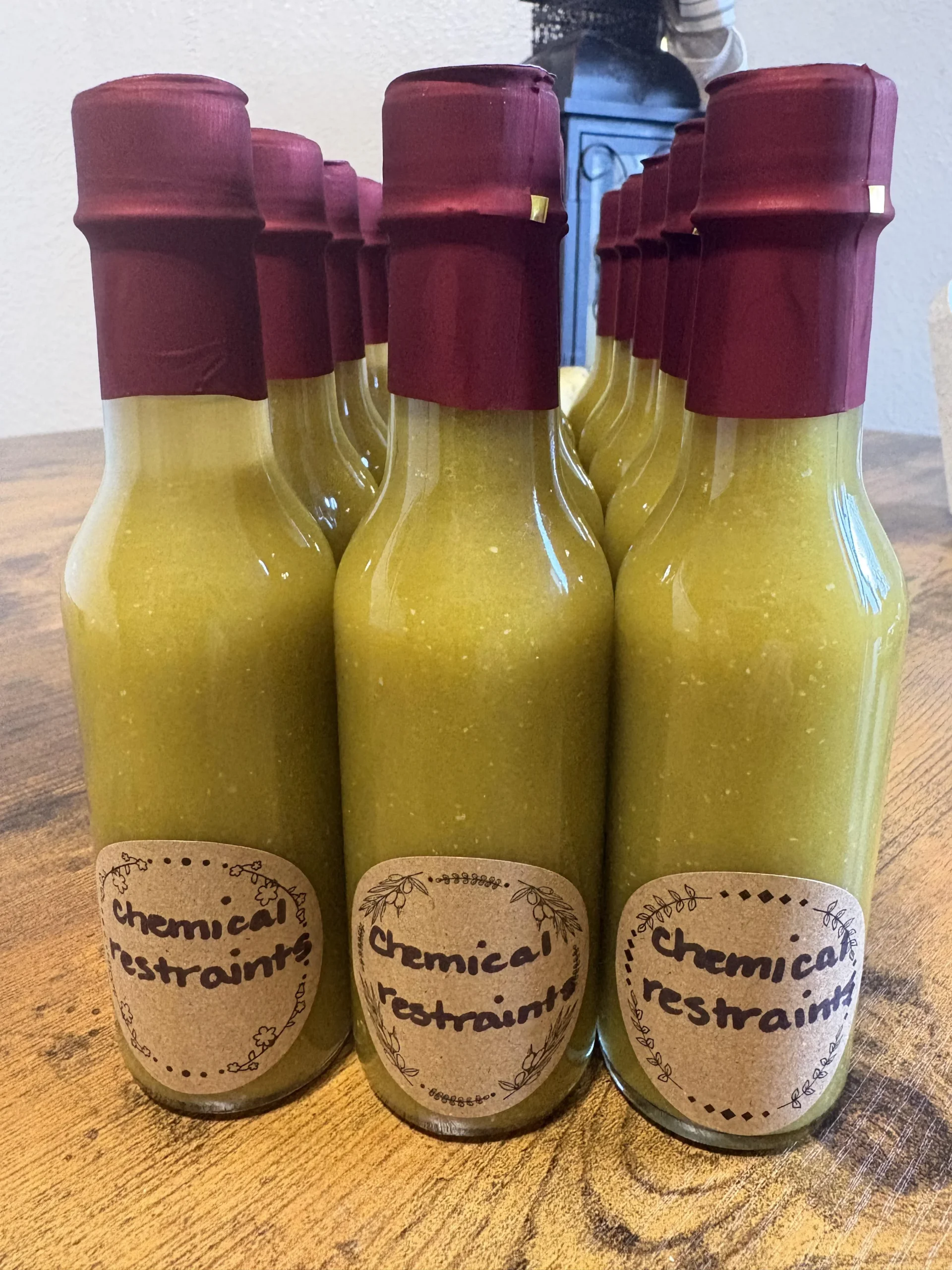 Salsa piccante fermentata fatta in casa: salva gli ultimi peperoncini e non buttare il liquido del barattolo