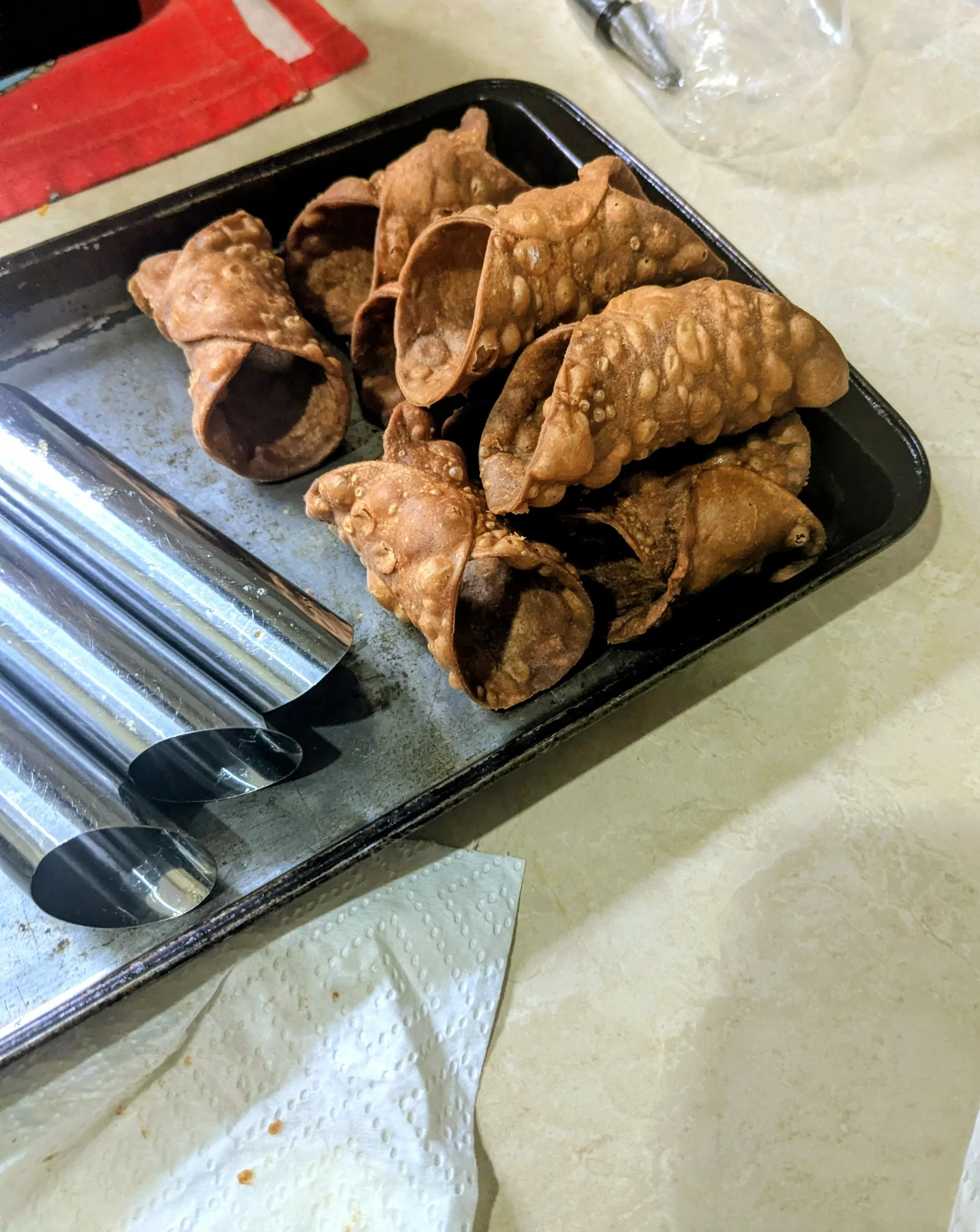 Scorza di cannolo croccante: perché fa le bolle nell'olio e come evitare che si ammolli