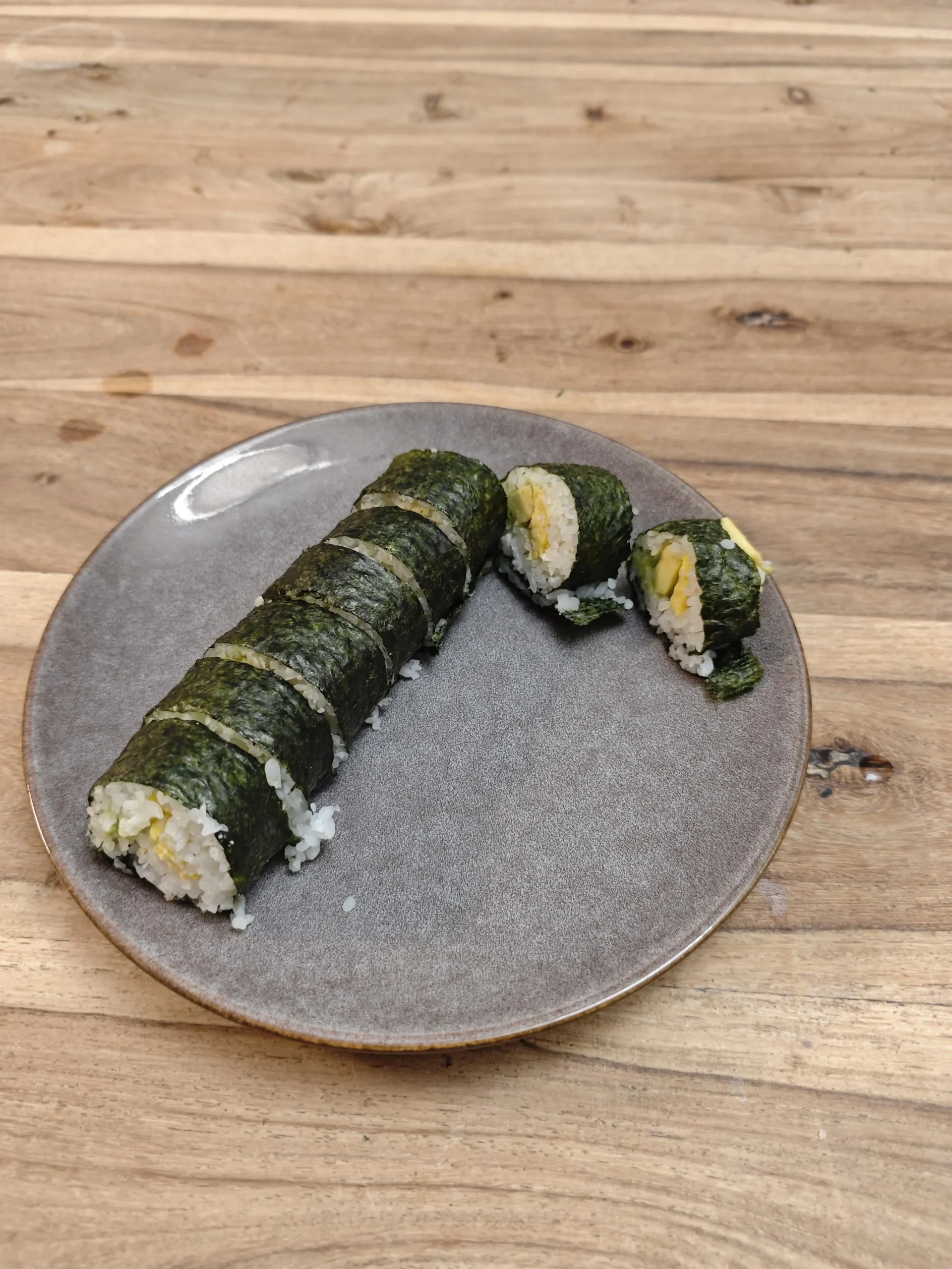 Sushi fatto in casa: nato come conserva, e cosa va davvero congelato